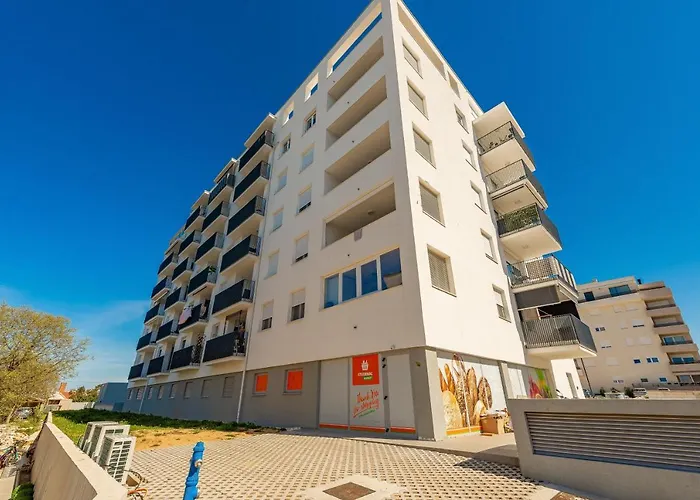 Stella Maris 2Bdr, Balcony, Sea View, Garage, Bbq