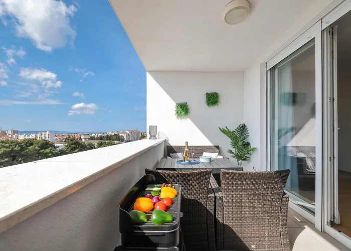 Stella Maris 2Bdr, Balcony, Sea View, Garage, Bbq