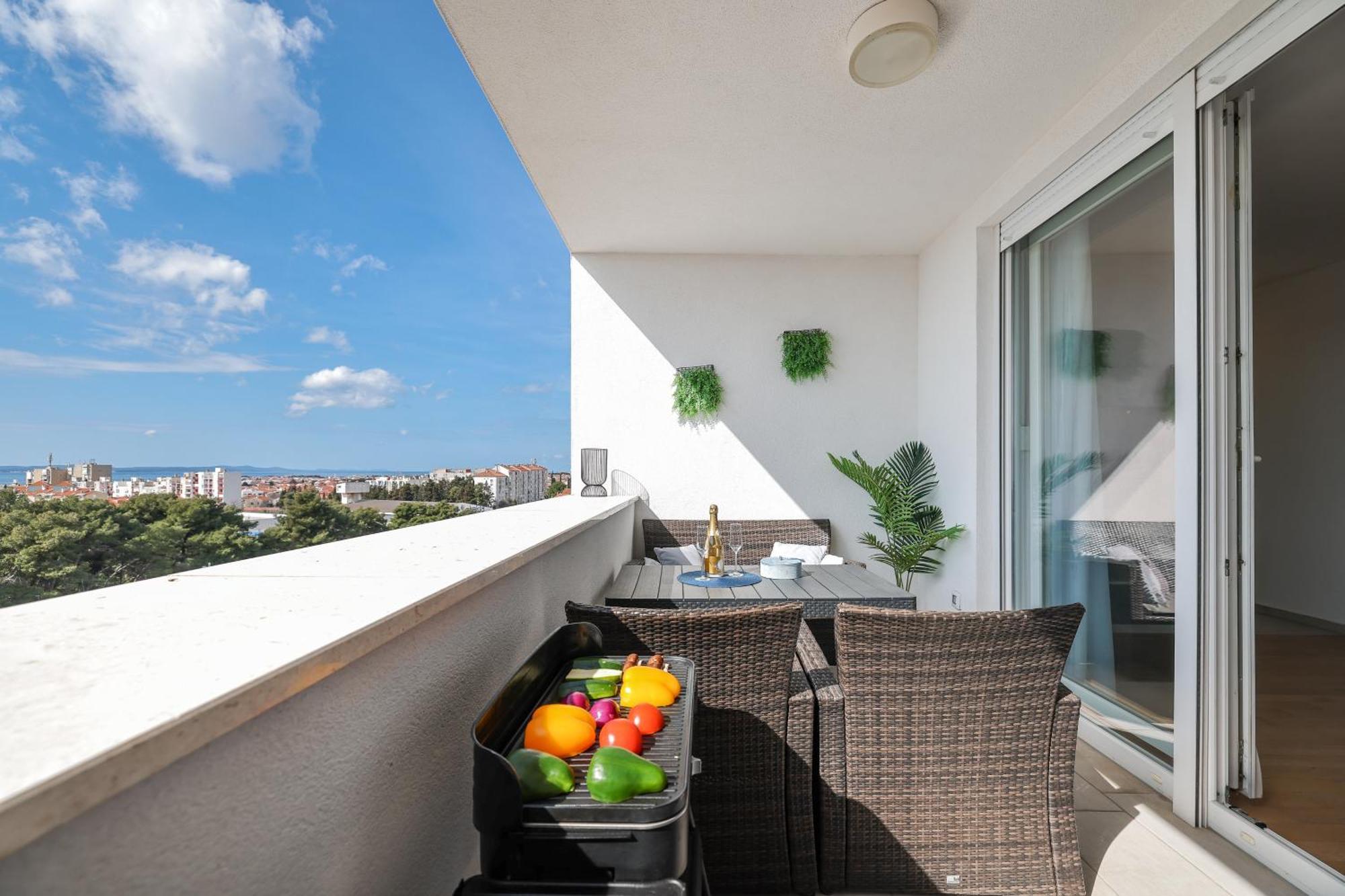 Apartment Stella Maris 2bdr, Balcony, Sea View, Garage, Bbq Zadar